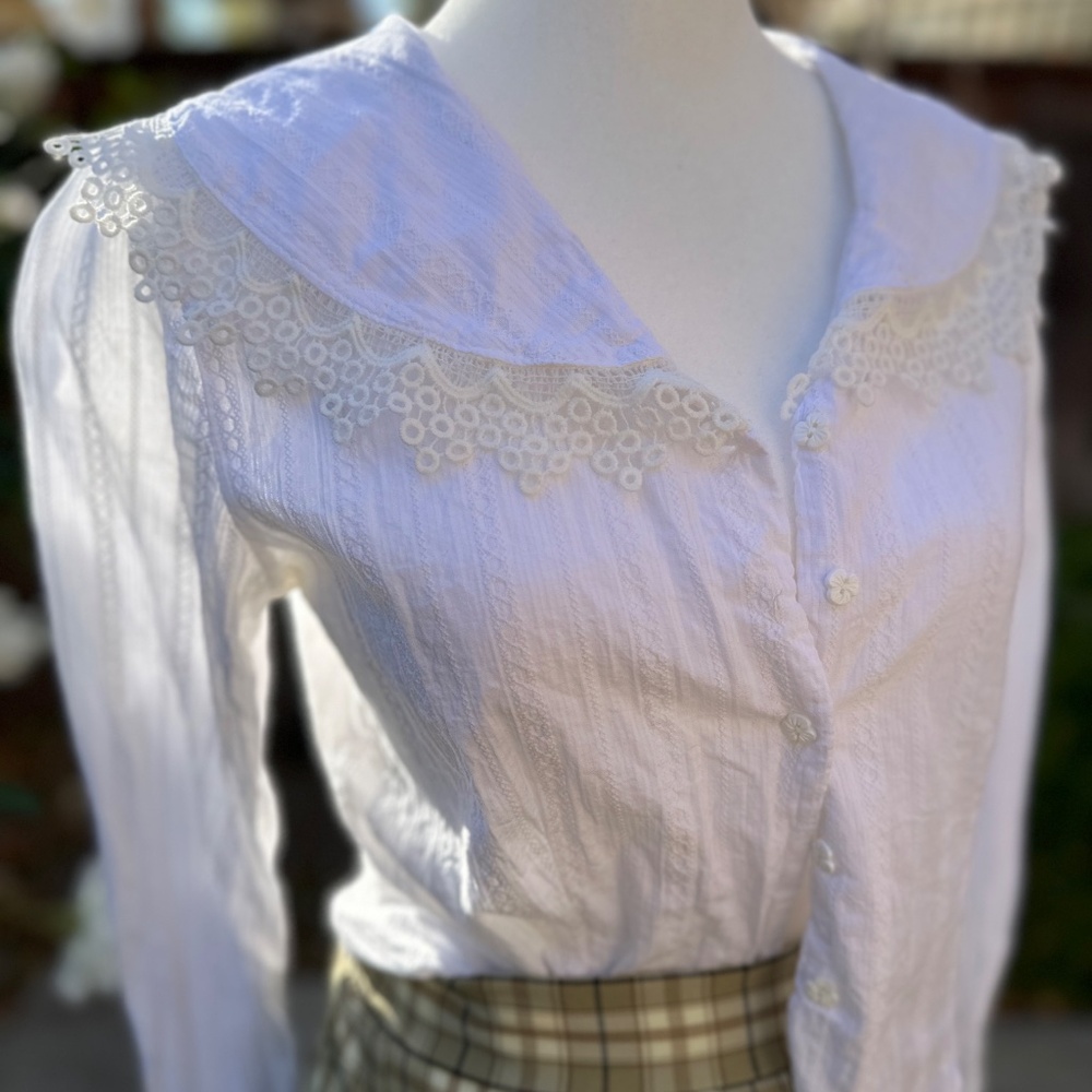 Victorian Style White Eyelet Blouse - Picture 5 of 7